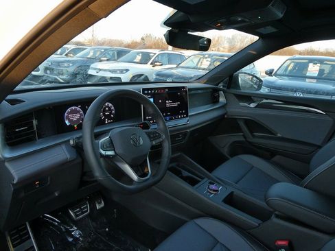 New 2026 Volkswagen Tiguan SE R-Line AWD/4WD image 23