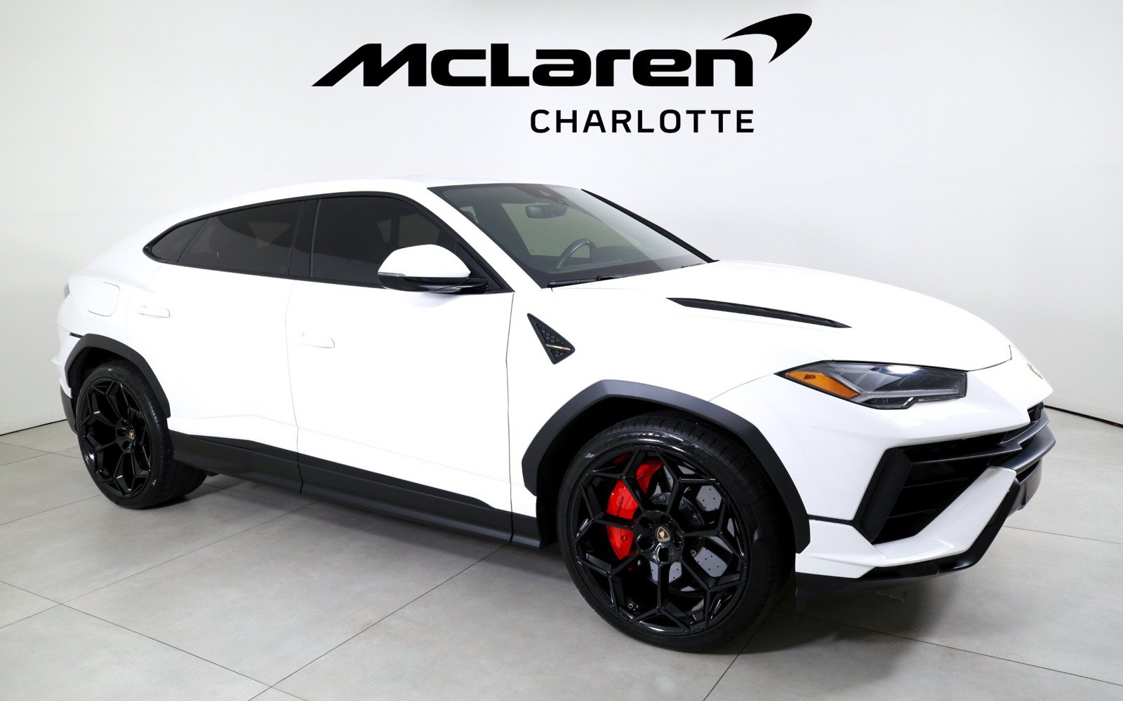Used 2024 Lamborghini Urus S AWD/4WD image 2