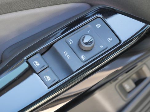 Certified 2022 Volkswagen ID.4 Pro S AWD/4WD image 19