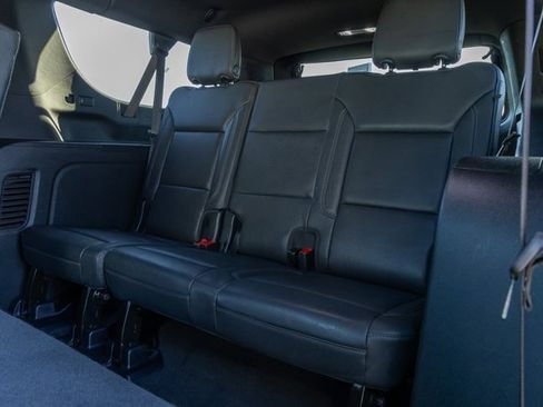 Used 2025 Chevrolet Suburban Z71 image 9