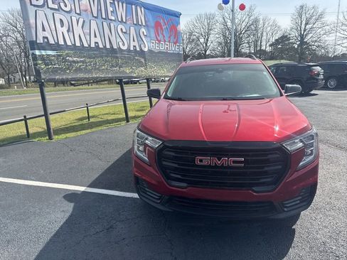 Used 2023 GMC Terrain SLE w/ Elevation Edition image 2