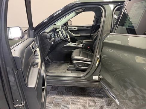 Used 2022 Ford Explorer XLT w/ Equipment Group 202A image 14