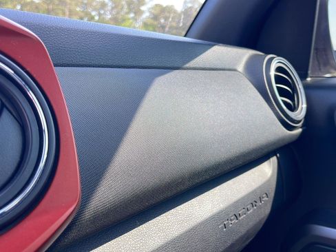 Used 2019 Toyota Tacoma TRD Sport AWD/4WD image 21