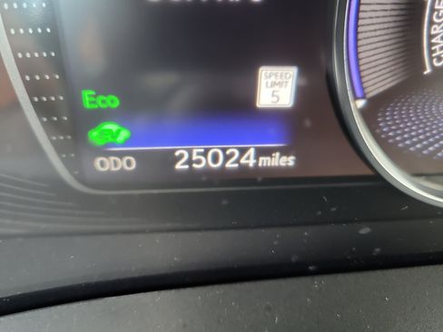 Used 2025 Lexus ES 300h w/ Premium Package FWD image 32