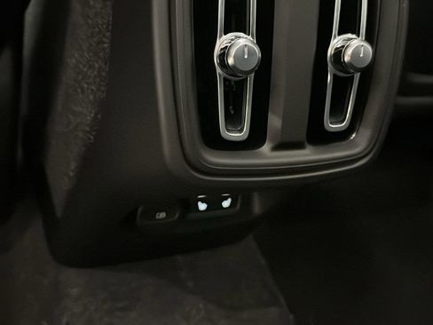 New 2026 Volvo XC40 B5 Ultra w/ Protection Package Premier image 28