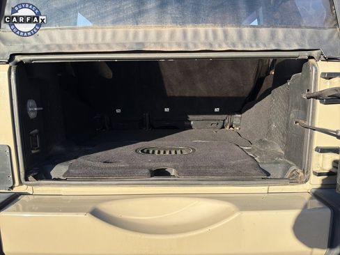 Used 2017 Jeep Wrangler Unlimited Sahara w/ Connectivity Group image 15