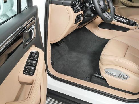 Certified 2026 Porsche Macan Turbo AWD/4WD image 8