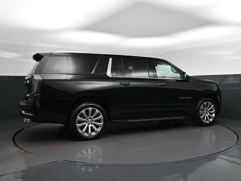 New 2026 Chevrolet Suburban Premier RWD image 8