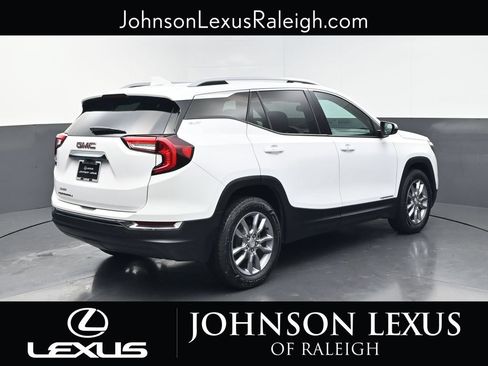 Used 2022 GMC Terrain SLT w/ Infotainment Package II FWD image 9
