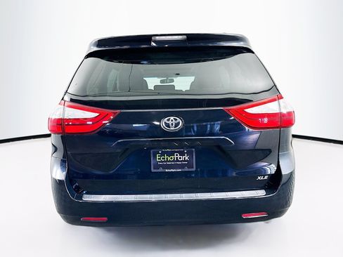 Used 2015 Toyota Sienna XLE FWD image 7