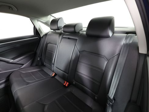 Used 2018 Volkswagen Passat 2.0T R-Line FWD image 15