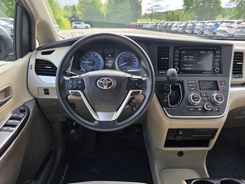 Used 2018 Toyota Sienna LE AWD/4WD image 20