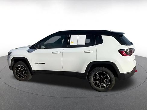 Used 2025 Jeep Compass Trailhawk AWD/4WD image 10