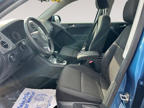 Used 2017 Volkswagen Tiguan Limited w/ Premium Package image 9