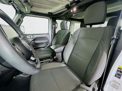 Used 2025 Jeep Wrangler Sport S image 13