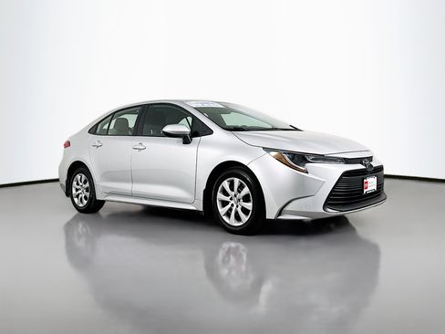 Certified 2025 Toyota Corolla LE FWD image 1