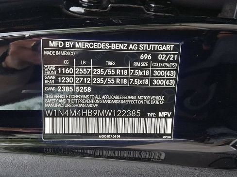 Used 2021 Mercedes-Benz GLB 250 4MATIC w/ Premium Package image 27