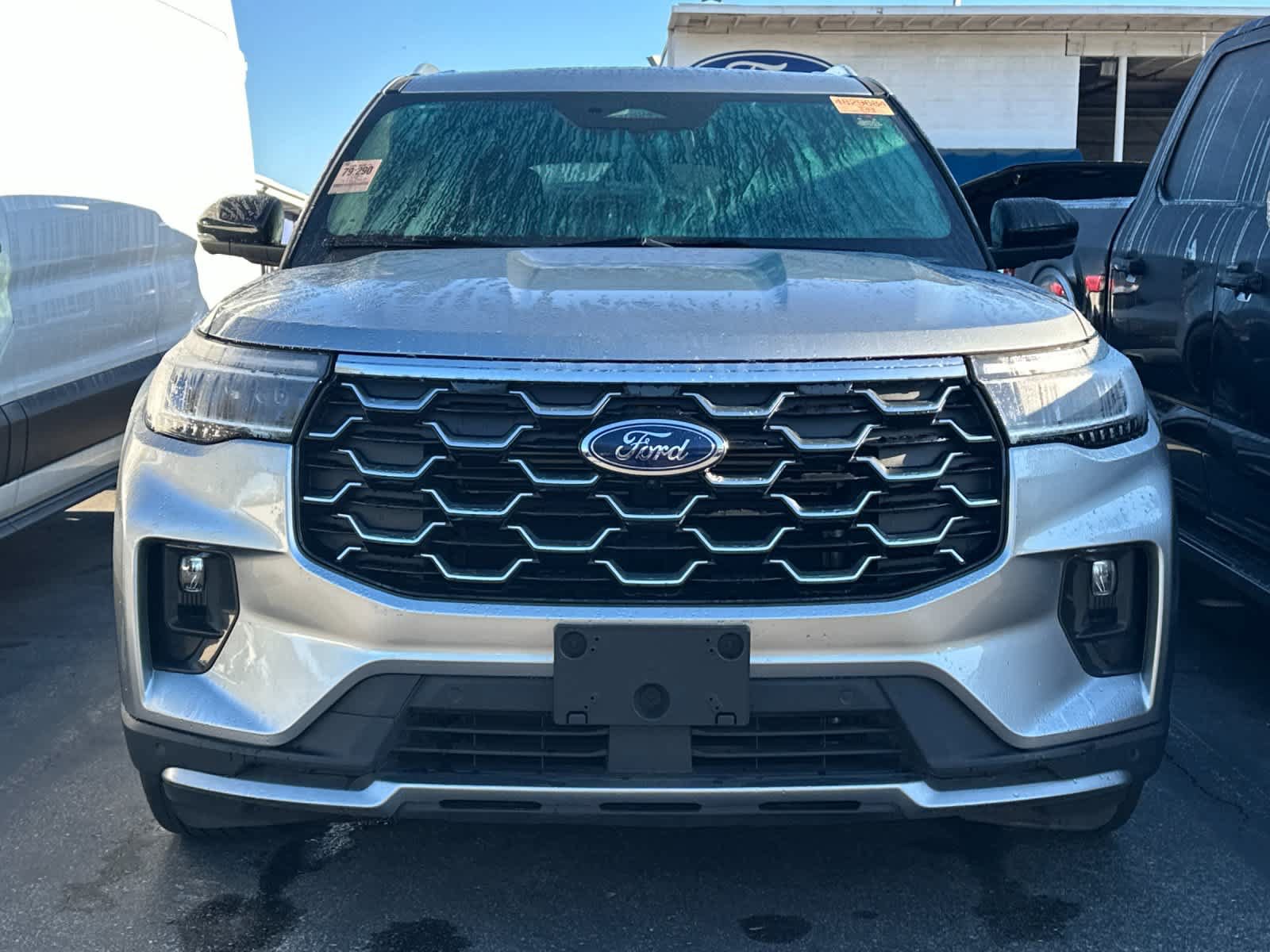 Used 2025 Ford Explorer Platinum RWD image 2