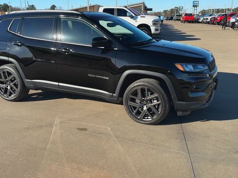 New 2026 Jeep Compass Latitude image 3