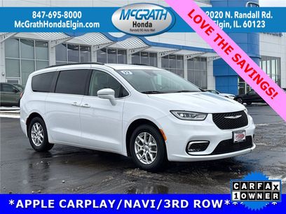 Used 2022 Chrysler Pacifica Touring-L w/ Uconnect Theater Family Group