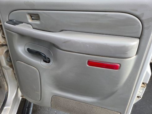 Used 2005 GMC Sierra 2500 SLT w/ Heavy-Duty Power Package image 10