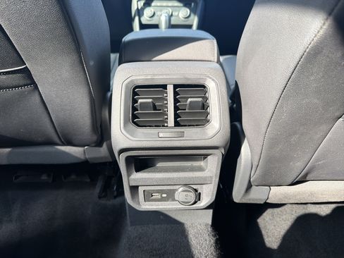 Used 2020 Volkswagen Tiguan SE w/ Panoramic Sunroof Package FWD image 28