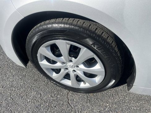 Used 2020 Toyota Corolla LE image 23