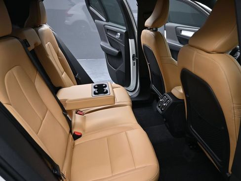 Used 2019 Volvo XC40 T5 Momentum AWD/4WD image 19