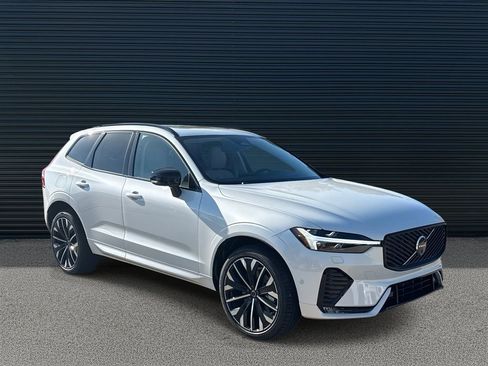 New 2026 Volvo XC60 B5 Ultra w/ Climate Package image 3