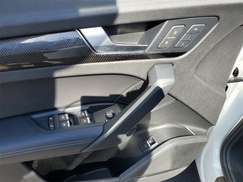 Used 2019 Audi SQ5 Prestige w/ Prestige Package image 18