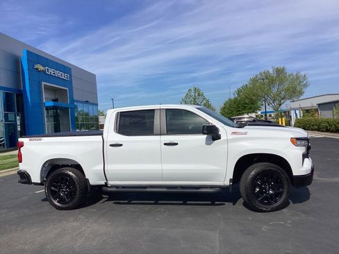 Used 2025 Chevrolet Silverado 1500 LT Trail Boss w/ Convenience Package II AWD/4WD image 6