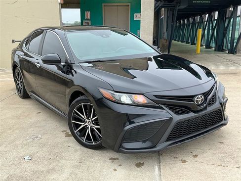 Used 2021 Toyota Camry SE FWD image 7
