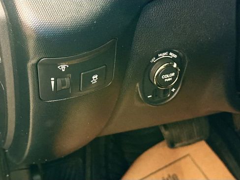 Used 2011 Kia Soul + w/ Audio Pkg FWD image 7