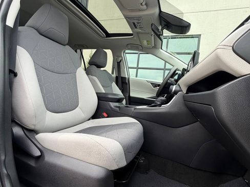 Used 2022 Toyota RAV4 XLE w/ Convenience Package AWD/4WD image 21