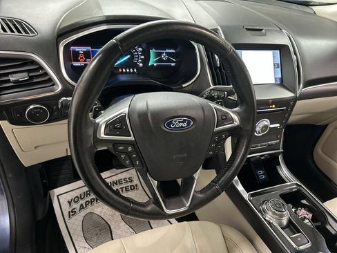 Used 2019 Ford Edge Titanium w/ Cold Weather Package AWD/4WD image 4