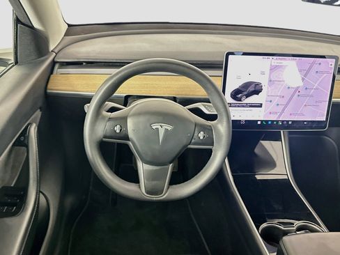 Used 2021 Tesla Model Y Long Range AWD/4WD image 16