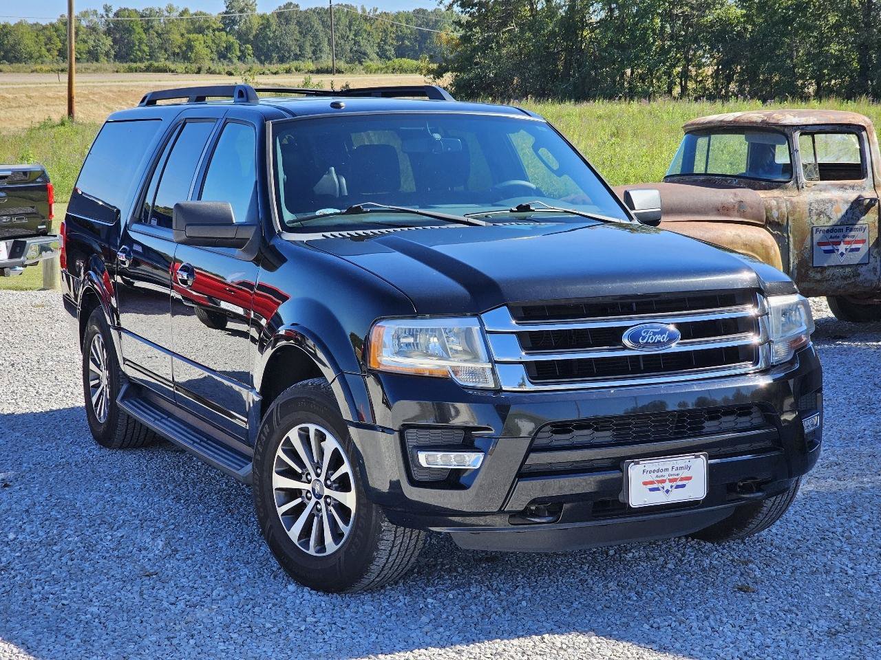 Used 2017 Ford Expedition EL XLT w/ Equipment Group 202A AWD/4WD image 2