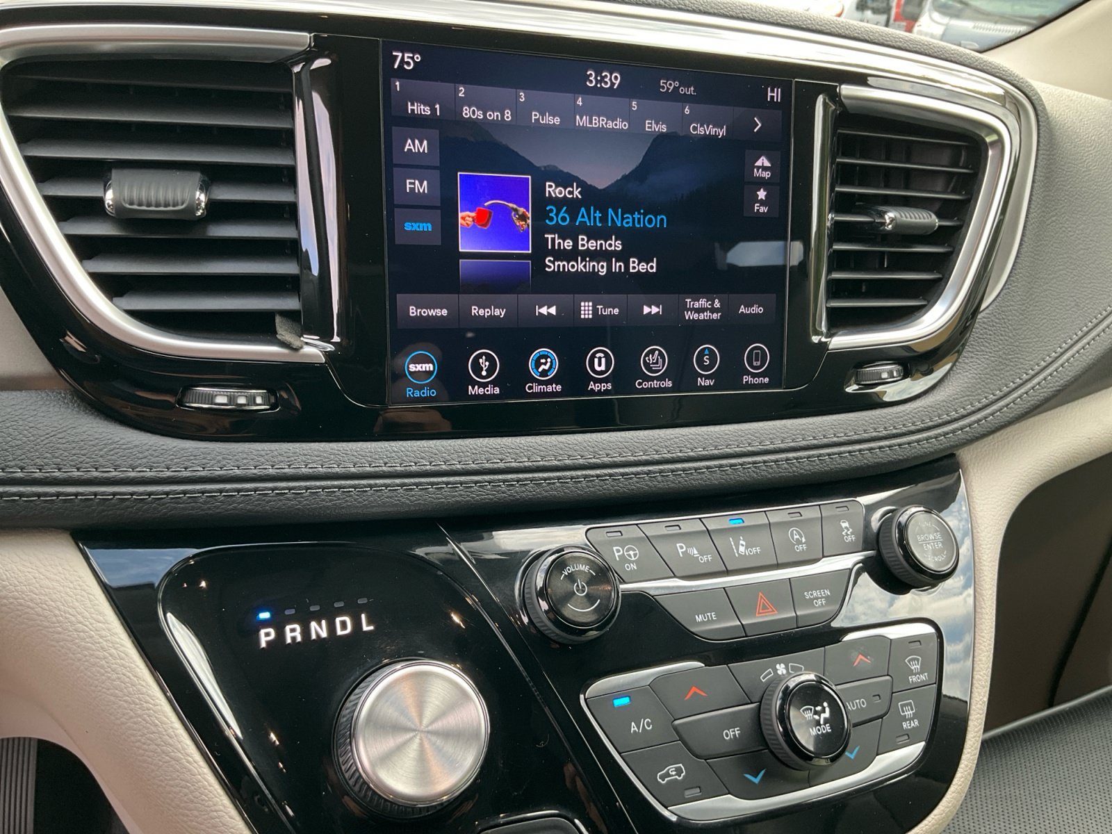 Used 2018 Chrysler Pacifica Limited w/ Advanced Safetytec Group FWD image 29