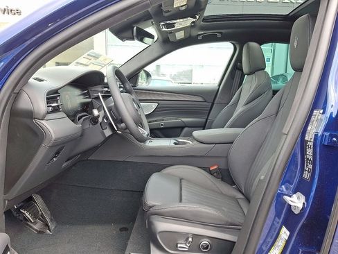Used 2025 Maserati Grecale Modena AWD/4WD image 29