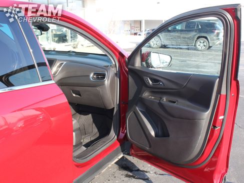 Used 2020 Chevrolet Equinox LT w/ Driver Convenience Package image 26