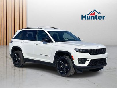 Used 2025 Jeep Grand Cherokee Altitude
