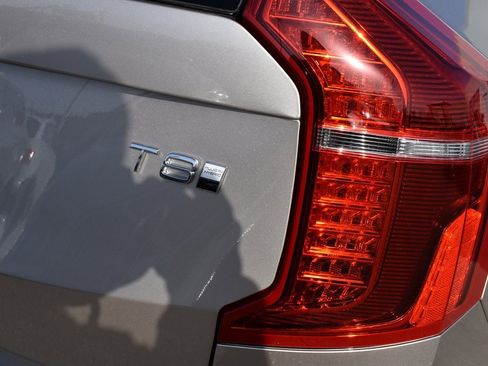 New 2025 Volvo XC90 T8 Plus w/ Protection Package Premier image 24