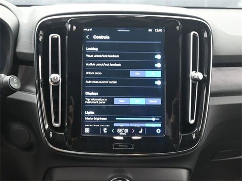 Used 2023 Volvo XC40 Recharge Ultimate image 16