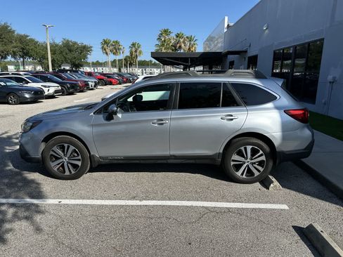 Used 2018 Subaru Outback 3.6R Limited AWD/4WD image 5