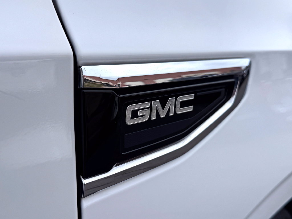 Used 2022 GMC Yukon SLT w/ SLT Premium Package AWD/4WD image 8