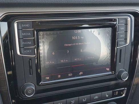 Used 2017 Volkswagen Passat 1.8T SEL Premium FWD image 25