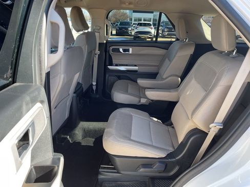 Used 2023 Ford Explorer XLT image 10