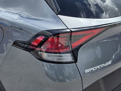 Used 2025 Kia Sportage EX FWD image 7