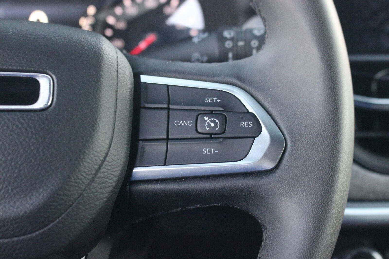 Used 2024 Jeep Compass Latitude AWD/4WD image 18