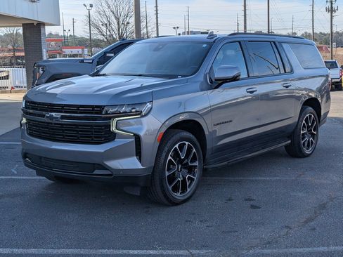 Used 2022 Chevrolet Suburban RST w/ Luxury Package image 2